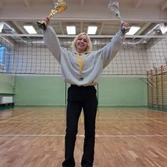 Z radością informujemy, że Zuzanna Znojek z klasy 2B zdobyła: 🏆 1. miejsce w Mistrzostwach Szkół Ponadpodstawowych w Wyciskaniu Sztangi Leżąc – Kielce, 4 listopada 2025 🏆 1. miejsce w kat. OPEN dziewcząt podczas Mistrzostw Kielc Szkół Ponadpodstawowych w Wyciskaniu Sztangi Leżąc – 4 listopada 2025