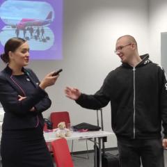 Lotnisko Odkryte! Wielka Lekcja Zawodowa! ✈️ ​Nasi uczniowie zrobili dziś "check-in" na profesjonalną wiedzę, odwiedzając port lotniczy im.F.Chopina w Warszawie w ramach projektu i działań związanych z innowacją "Kariera bez barier"! 
