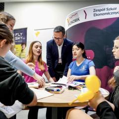 Centrum Kształcenia Zawodowego i Ustawicznego „CK Technik” w Kielcach  📣 Arena Zawodów 2026 – Pełna ścieżka rozwoju trwa! Wyspy Zawodowe 2026 - Na uczestników czeka aż 10 stref branżowych, prezentujących różne ścieżki rozwoju — od nowych technologii IT, przez automotive, budownictwo i energetykę, aż po logistykę, hotelarstwo czy usługi.