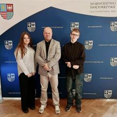 📣 V edycja Konkursu Wiedzy o Ziemi Świętokrzyskiej – 27 lutego 2026 r. w Wojewódzki Dom Kultury im. Józefa Piłsudskiego! W piątek, 27 lutego 2026 r., w Wojewódzkim Domu Kultury w Kielcach odbyła się piąta edycja Konkursu Wiedzy o Ziemi Świętokrzyskiej – wydarzenia, które promuje historię, kulturę i przyrodę naszego regionu.