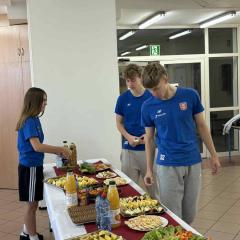 W ramach współpracy z Zespół Szkół Ponadpodstawowych w Nowinach - aktualna strona, Pani Edyta Rudawska, nauczyciel przedmiotów gastronomicznych ale i dietetyk, przeprowadziła wykład na temat zdrowego odżywiania (zdrowa dieta sportowca).