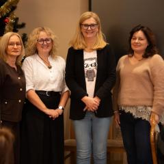 Pierwsza wymiana uczniowska w ramach DSD I Pro W dniach 12–13 grudnia 2025 r. w Poznaniu odbyło się pierwsze spotkanie warsztatowe uczniów Zespołu Szkół Komunikacji im. Hipolita Cegielskiego w Poznaniu oraz Zespołu Szkół Ekonomicznych w Kielcach. Była to wyjątkowa inicjatywa realizowana w ramach programu DSD I Pro, łączącego naukę zawodowego języka niemieckiego z przygotowaniem do międzynarodowego egzaminu językowego.