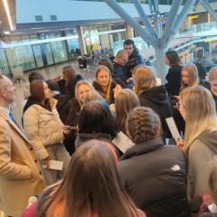 Lotnisko Odkryte! Wielka Lekcja Zawodowa! ✈️ ​Nasi uczniowie zrobili dziś "check-in" na profesjonalną wiedzę, odwiedzając port lotniczy im.F.Chopina w Warszawie w ramach projektu i działań związanych z innowacją "Kariera bez barier"! 