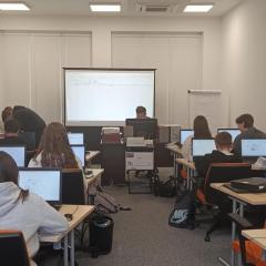 Kontynuujemy zajęcia dualne w ramach projektu Świętokrzyska Edukacja Zawodowa, uczniowie Zespół Szkół Ekonomicznych w Kielcach zdobywają wiedzę pod okiem naszych specjalistów 📢📢