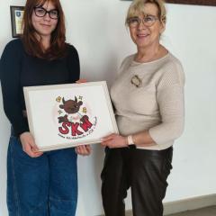 Z przyjemnością informujemy, że Szkolne Koło Wolontariatu w Zespole Szkół Ekonomicznych w Kielcach ma już swoje logo. Autorką projektu jest uczennica klasy 1B – Magdalena Baran. Gratulujemy pomysłowości oraz talentu! Nowe logo SKW będzie nam od dziś towarzyszyć we wszystkich szkolnych akcjach i działaniach wolontariackich.
