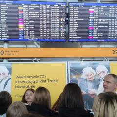 Lotnisko Odkryte! Wielka Lekcja Zawodowa! ✈️ ​Nasi uczniowie zrobili dziś "check-in" na profesjonalną wiedzę, odwiedzając port lotniczy im.F.Chopina w Warszawie w ramach projektu i działań związanych z innowacją "Kariera bez barier"! 