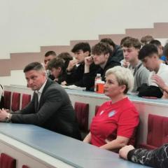 W ramach współpracy z Zespół Szkół Ponadpodstawowych w Nowinach - aktualna strona, Pani Edyta Rudawska, nauczyciel przedmiotów gastronomicznych ale i dietetyk, przeprowadziła wykład na temat zdrowego odżywiania (zdrowa dieta sportowca).