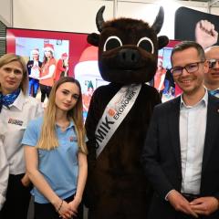 „Fach w ręku – to się opłaca”!  Nasza szkoła zaprezentowała swoją ofertę edukacyjną w Centrum Kongresowym Targi Kielce, a nasze stoisko cieszyło się ogromnym zainteresowaniem wśród uczniów klas ósmych szkół podstawowych, nauczycieli, doradców zawodowych jak również rodziców. Takie wydarzenia pokazują, że konkretny fach to realna szansa na dobrą przyszłość!