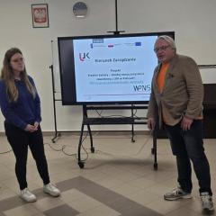 📣Współpraca z Uniwersytetem Jana Kochanowskiego w Kielcach 12 marca 2026 r. w naszej szkole odbył się  wykład dla uczniów klas maturalnych, zorganizowany  w ramach współpracy z Uniwersytetem Jana Kochanowskiego w Kielcach oraz działań z zakresu doradztwa zawodowego. Dziękujemy za inspirujące spotkanie!  Świętokrzyska Edukacja Zawodowa